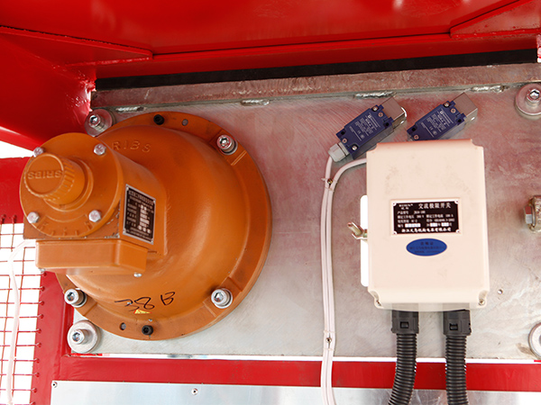 建筑施工升降机的主要安全防护设施有哪些